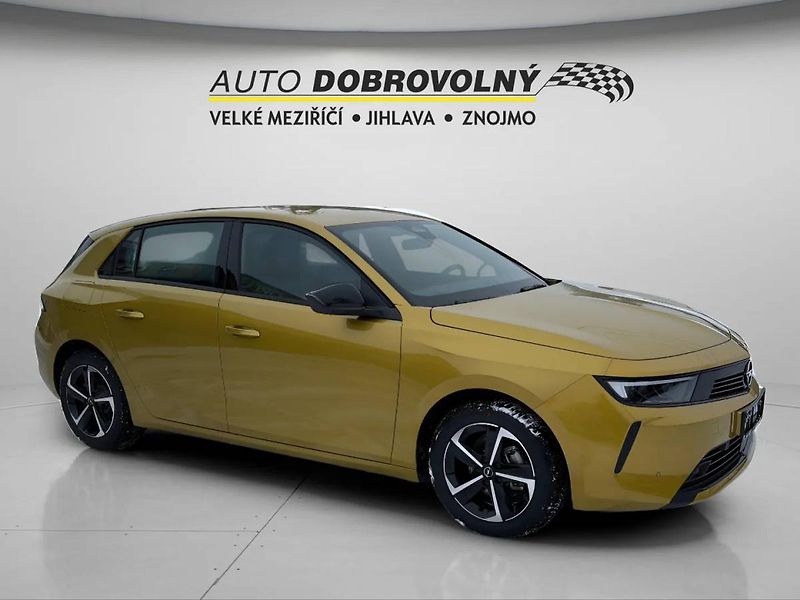 Opel Astra Edition HB 1.2 TURBO (96kW/130 - fotka 10 z 23