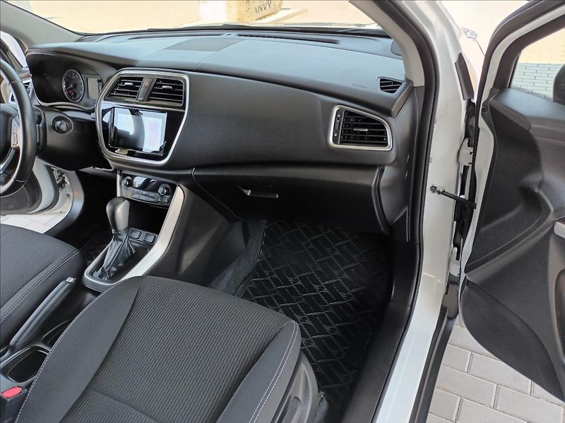 Suzuki SX4 S-Cross 1,4 ,103kw,ČR,1MAJ,LED,TAŽNÉ, - fotka 23 z 43