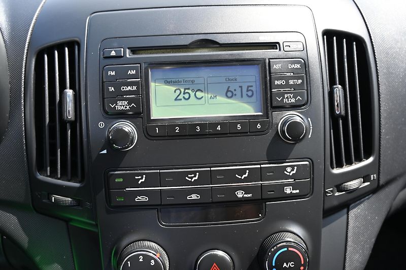 Hyundai i30 1.4 80KW Edition+  LPG 6/2010 - fotka 13 z 36