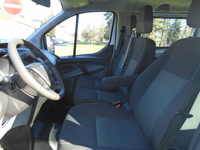Ford Transit Custom (2015) 2.2 TDCi 9 míst BUS - fotka 15 z 23
