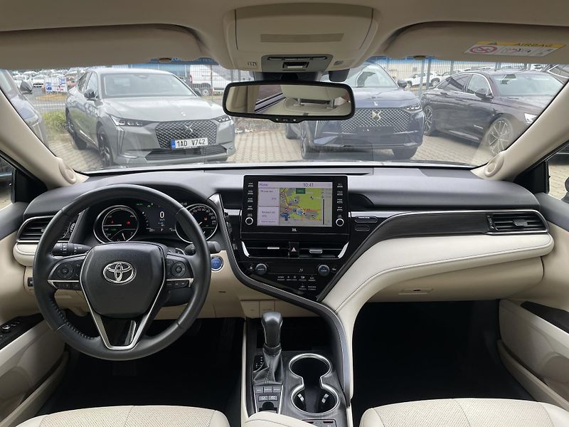 Toyota Camry EXECUTIVE VIP 2.5 Hyb. 160 kW - fotka 2 z 33