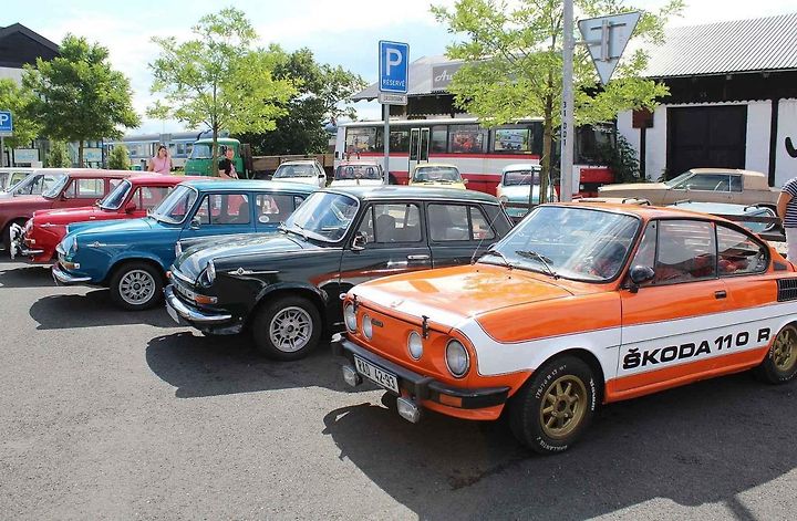 V dnešním zábavném motoristickém kvízu jsme pro vás připravili sérii několika otázek, v nichž si můžete prověřit znalosti českých písniček, které mají velice blízko k motorismu.