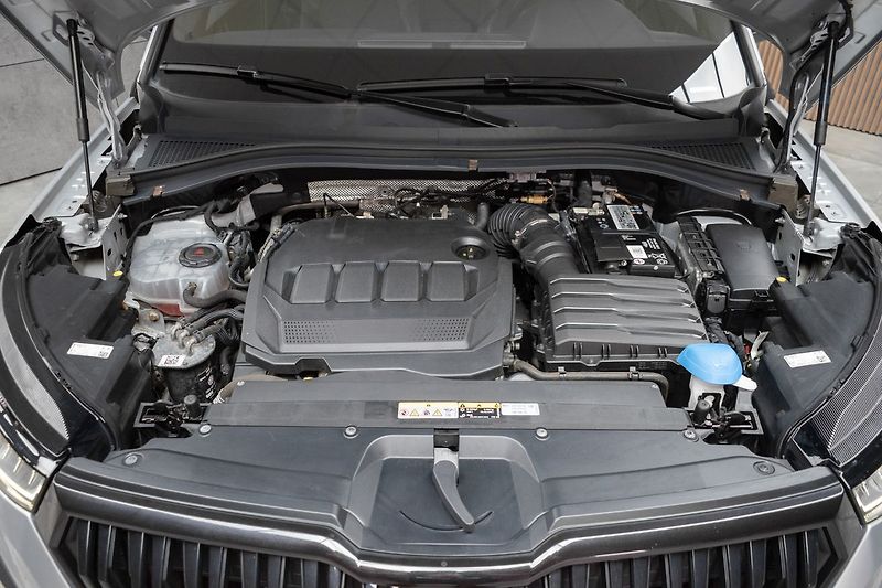 Škoda Kodiaq 2.0 TDI 4x4*SPORTLINE*TAŽNÉ*ČR - fotka 40 z 48