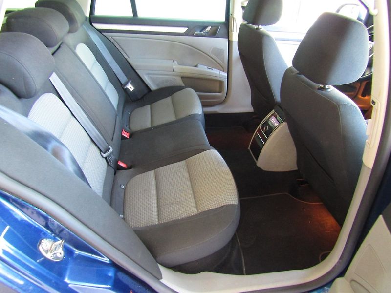 Škoda Superb (2011) 2.0 TDI CR 103kW - fotka 27 z 42