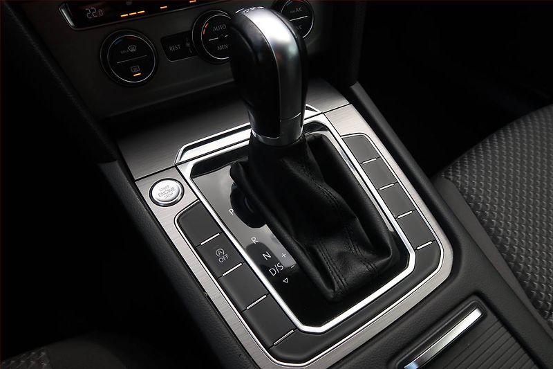 Volkswagen Passat (2018) 2.0 TDI, Automat, Navi - fotka 13 z 19