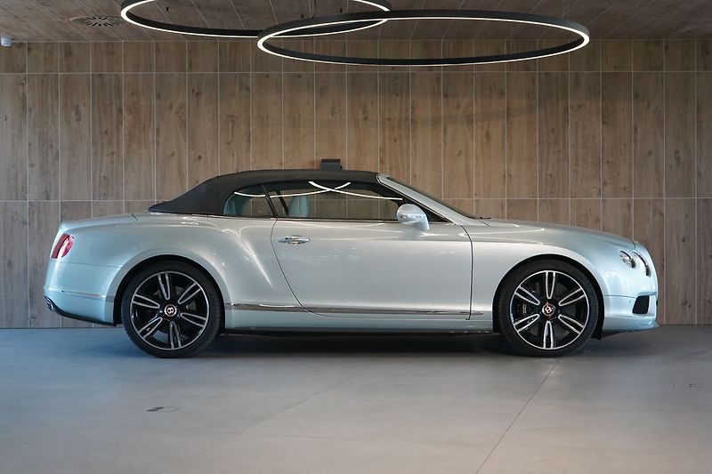 Bentley Continental GTC Mulliner, Masáže, Ventilace - fotka 6 z 52