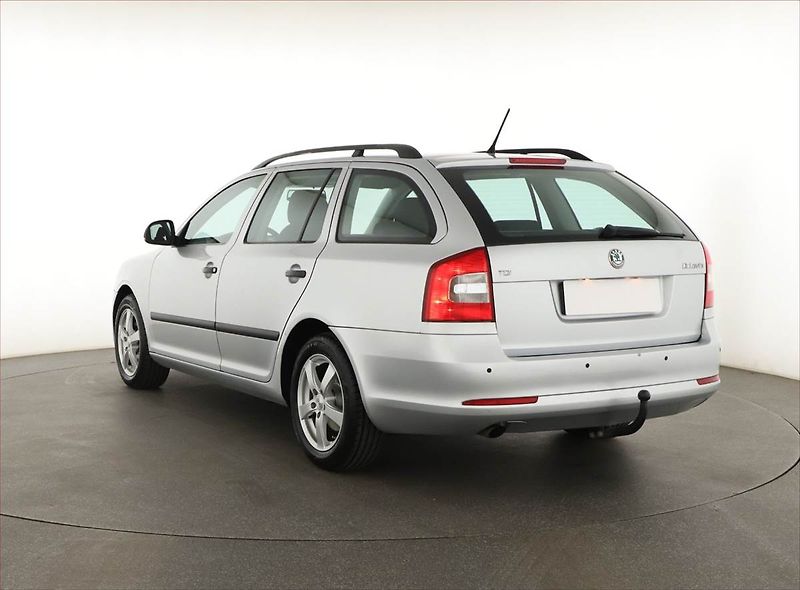 Škoda Octavia (2012) 2.0 TDI, Park. senzory - fotka 4 z 12