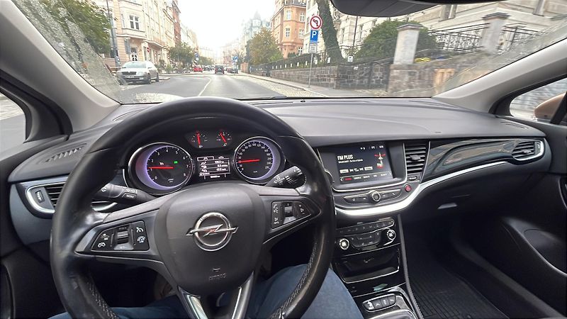 Opel Astra (2017) Kupované jako roční auto - fotka 8 z 9
