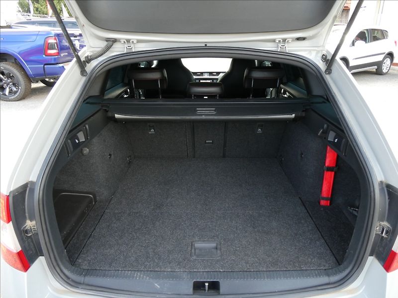 Škoda Octavia 2,0 TSi 162kW RS NAVI,EL. ŠÍBR - fotka 18 z 47