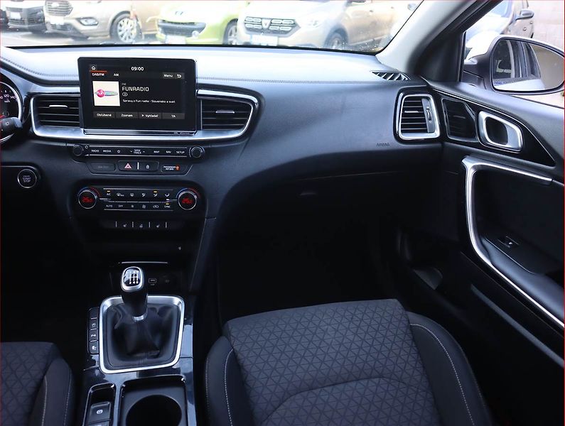 Kia Ceed (2019) 1.6 CRDi, Serv.kniha, Navi - fotka 8 z 19