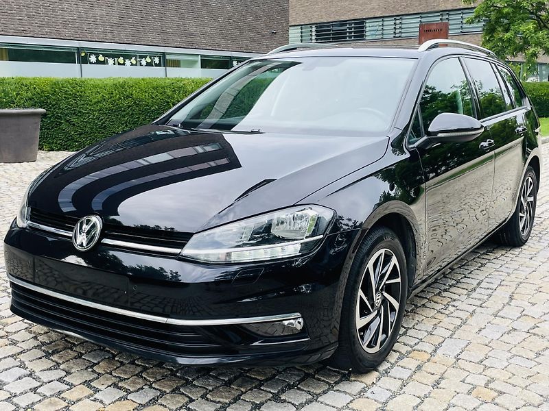 Volkswagen Golf 1.0TSI MANUÁL VÝHŘEV TAŽNÉ  - fotka 3 z 38
