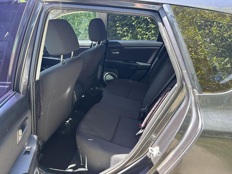 Mazda 3 1.6 Sport Active - fotka 19 z 28