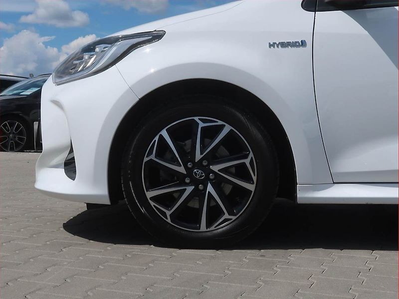 Toyota Yaris (2021) 1.5 VVT-i Hybrid, Automat - fotka 15 z 18
