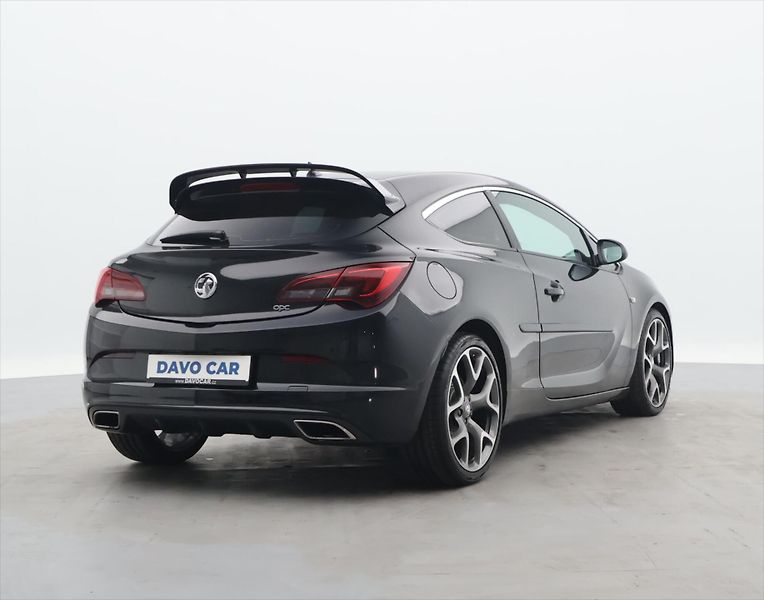 Opel Astra 2,0 T 206kW OPC Black Edit. CZ - fotka 7 z 29