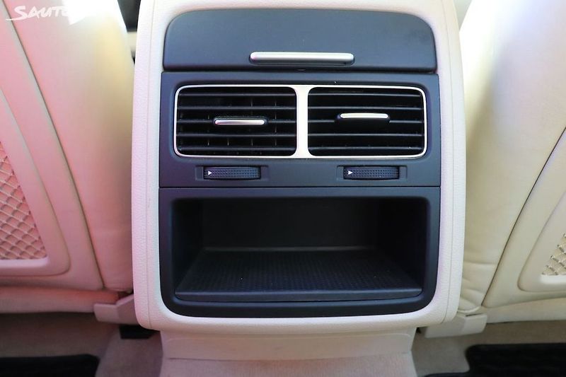 Volkswagen Touareg 3.0 TDI*Pano*Tažné*Kamera - fotka 16 z 19