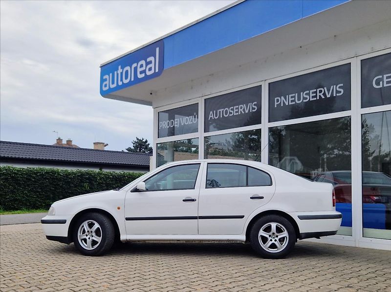 Škoda Octavia 1,8 20V 92kW KLIMA TAŽNÉ ŠÍBR - fotka 2 z 28