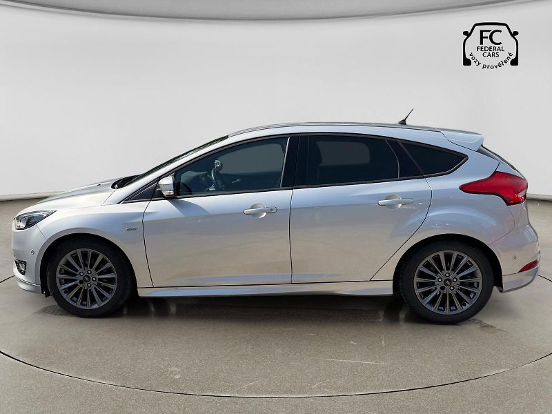 Ford Focus ST-Line 1.5 EcoBoost 110kW - fotka 2 z 26