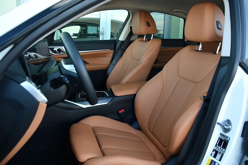BMW i4 eDrive35 FACELIFT 3L-ZÁRUKA 1M - fotka 14 z 45
