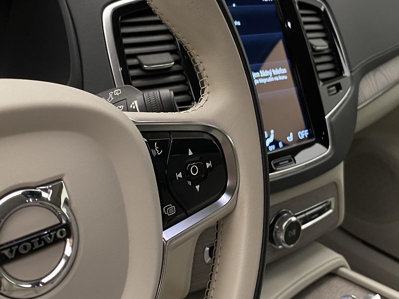 Volvo XC90 B5 AWD INSCRIPTION REZERVACE - fotka 20 z 54