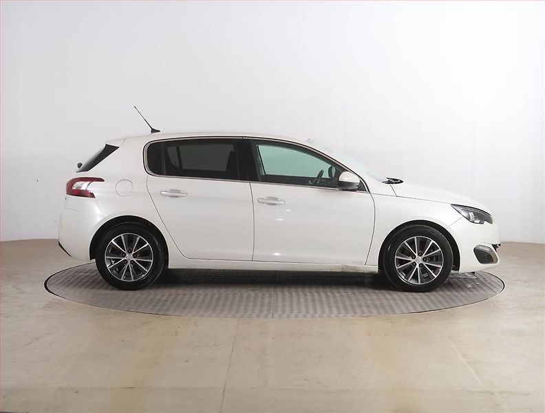 Peugeot 308 (2015) Allure 1.6 BlueHDi, Serv.kniha - fotka 6 z 20