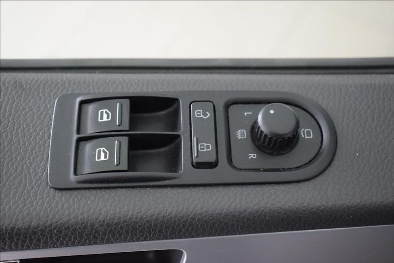 Volkswagen California 2,0 TDI, NAVI,serviska, - fotka 40 z 44
