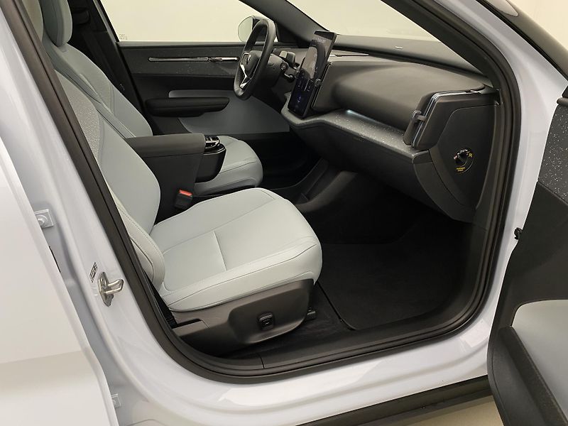 Volvo EX30 TWIN AWD ULTRA CZ 1.maj. - fotka 19 z 66