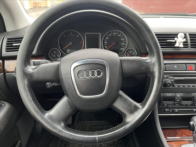 Audi A4 Avant 3,0 TDi 150KW 4x4 AUTOMA - fotka 15 z 31