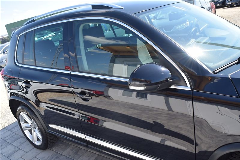 Volkswagen Tiguan 1,4 TSI 92KW R-LINE TOP STAV! - fotka 9 z 48