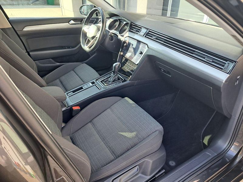 Volkswagen Passat (2022) 1.5 TSI DSG, ZÁRUKA - fotka 22 z 35