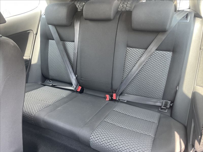 Volkswagen Golf 1,4 MPi 59kw Klima ESP - fotka 8 z 28