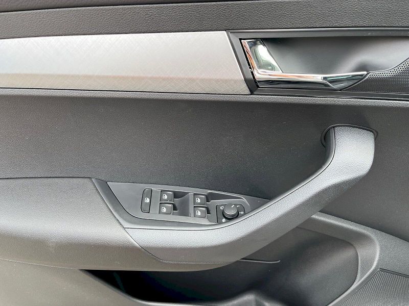 Škoda Karoq (2025) SELECTION 1.5 TSI DSG - fotka 12 z 30