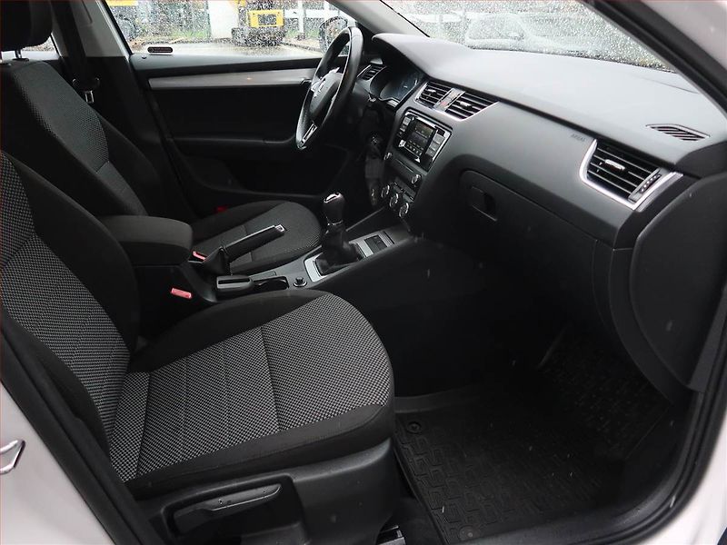 Škoda Octavia (2016) Ambition 1.6 TDI, Tempomat - fotka 9 z 15