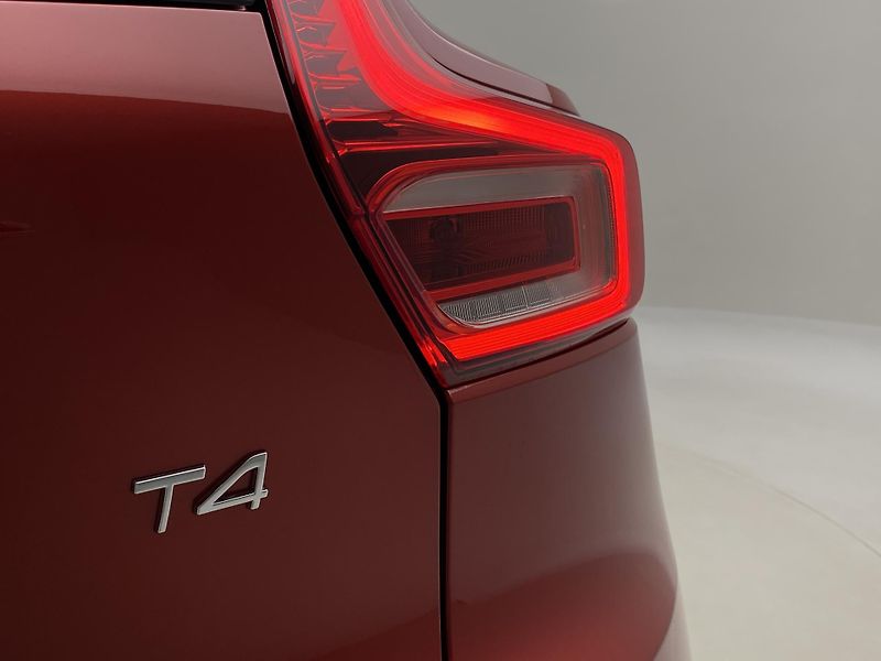 Volvo XC40 T4 MOMENTUM AUT CZ - fotka 35 z 42