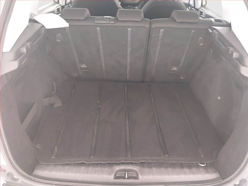Peugeot 2008 (2014) Active 1.2 PureTech - fotka 14 z 16
