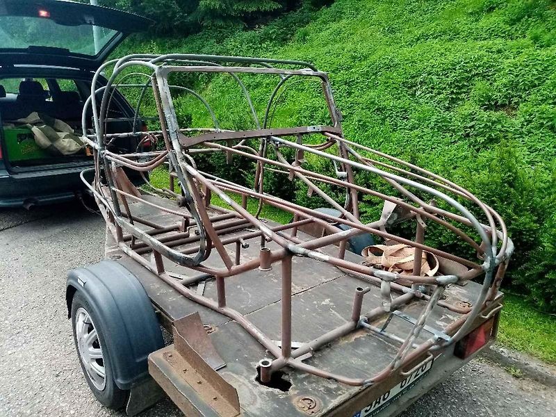 Velorex 16/250 v tmavé čokoládově hnědé barvě.