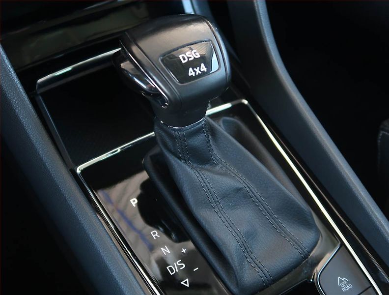 Škoda Karoq (2019) Style Plus 2.0 TDI, 4X4,Style - fotka 13 z 24