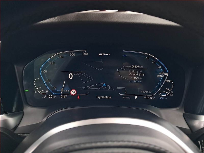 BMW Řada 3 (2021) 330 e xDrive - fotka 11 z 24