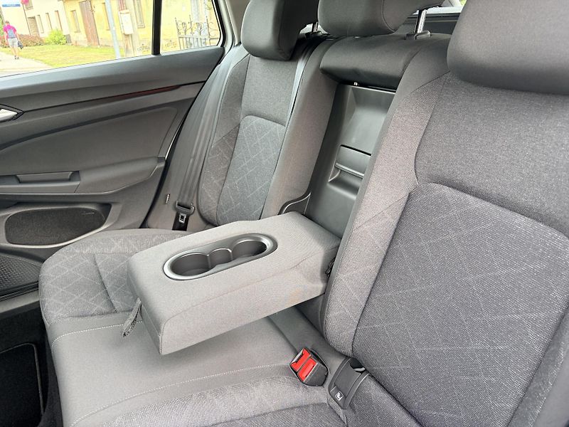 Volkswagen Golf Variant 2.0TDI DSG 110KW LED  - fotka 41 z 48