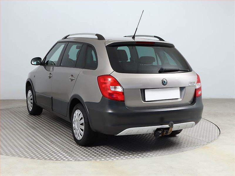 Škoda Fabia (2010) Scout 1.2 TSI, Tempomat - fotka 4 z 14