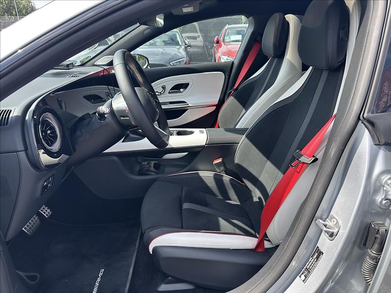 Mercedes-Benz CLA 200 4MATIC AMG linie - fotka 9 z 12