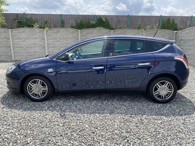 Lancia Delta 2.0JTD 165PS SPORT NAVI SERVIS - fotka 82 z 169