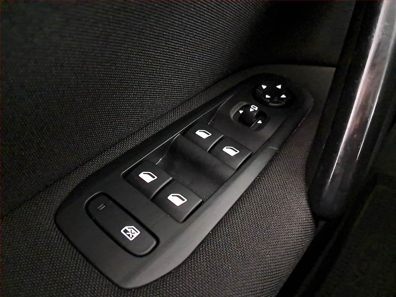 Peugeot 308 (2019) 1.5 BlueHDi, Tempomat - fotka 20 z 21