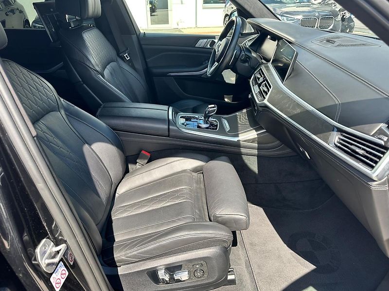 BMW X7 M50i - fotka 14 z 23