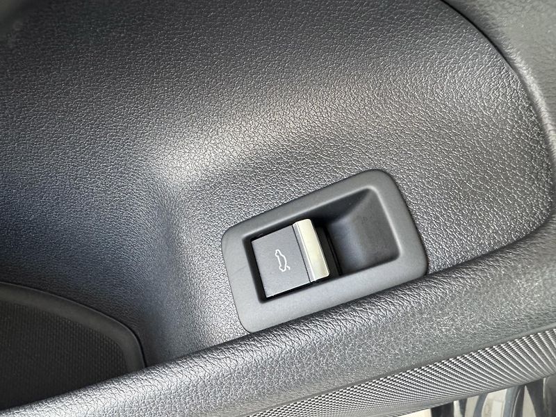 Audi A4 2,0TDI*MatrixLED*Navigace*PDC - fotka 30 z 34
