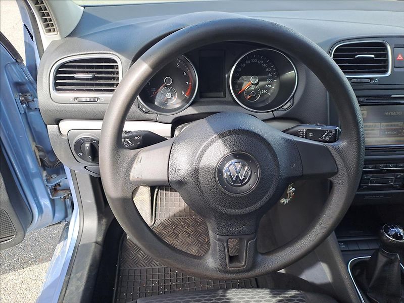 Volkswagen Golf 1,4 MPI KLIMA - fotka 11 z 14