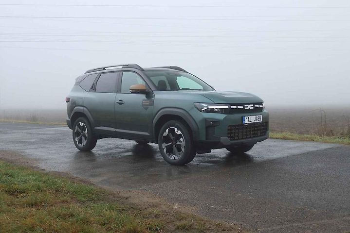 Dacia Bigster je posledním přírůstkem do modelové řady značky a zároveň její vlajkovou lodí.
