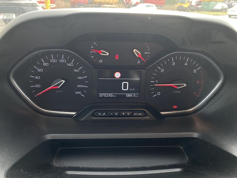 Peugeot Rifter (2021)  ALLURE 1.5 BlueHDi 100 MAN6 - fotka 14 z 22