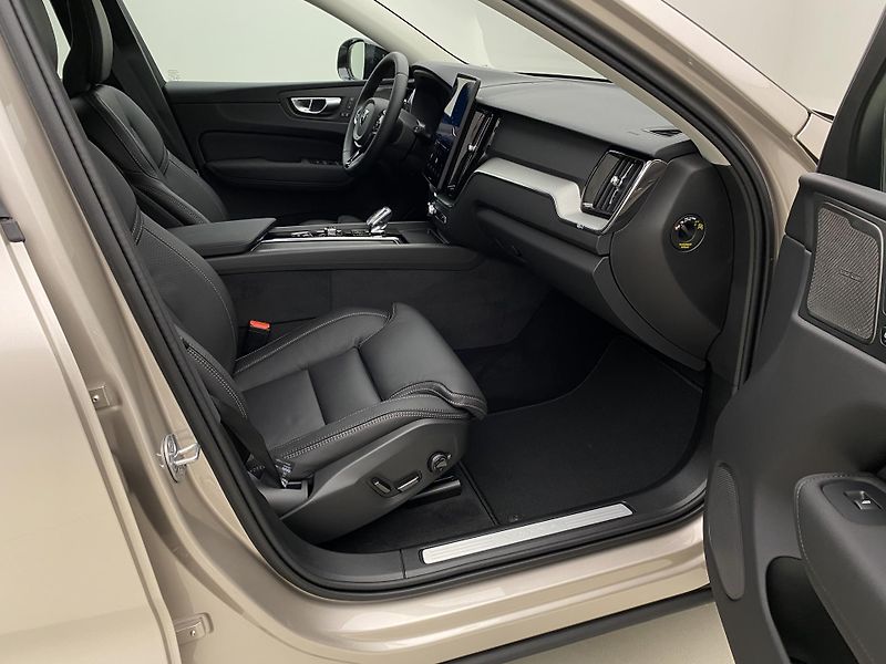 Volvo XC60 (2026) T6 AWD AUT DARK PLUS - fotka 23 z 66