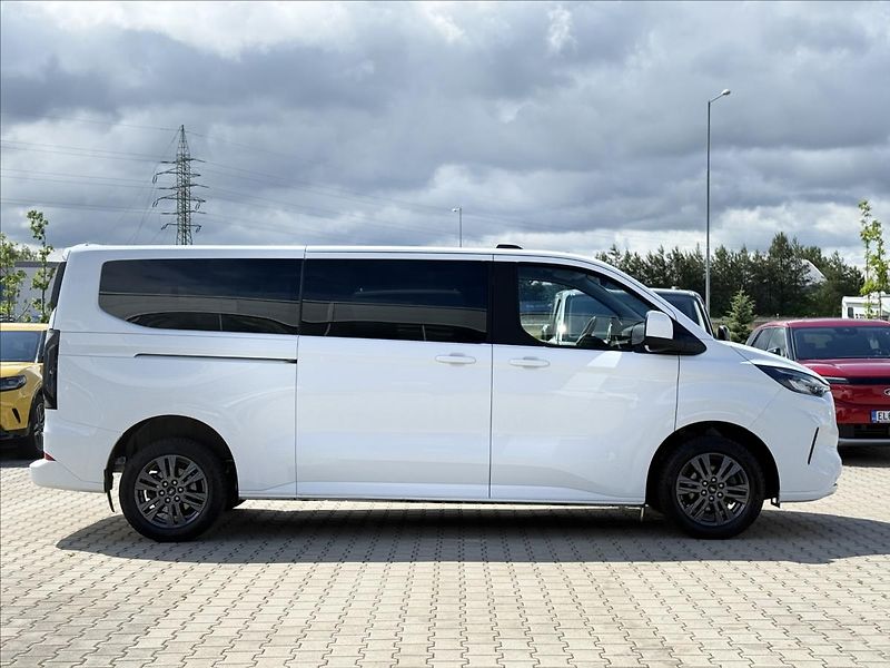 Ford Tourneo Custom 2,0 EcoBlue 125kW Titanium AWD - fotka 5 z 27