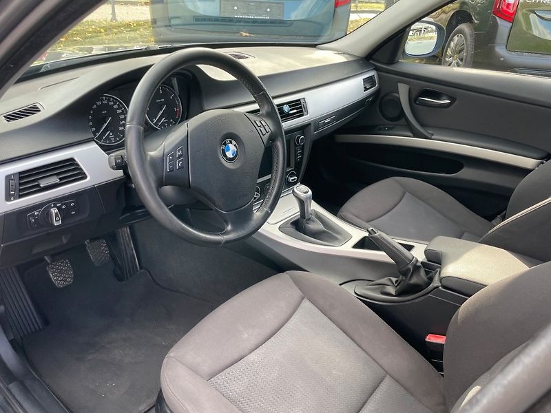 BMW Řada 3 320d Touring - fotka 10 z 30
